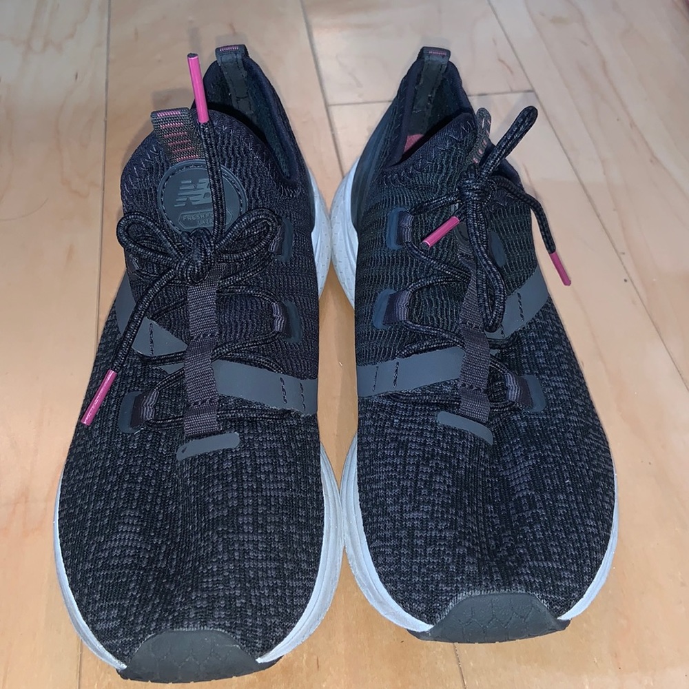 women’s new balance athletic shoes size 8.5